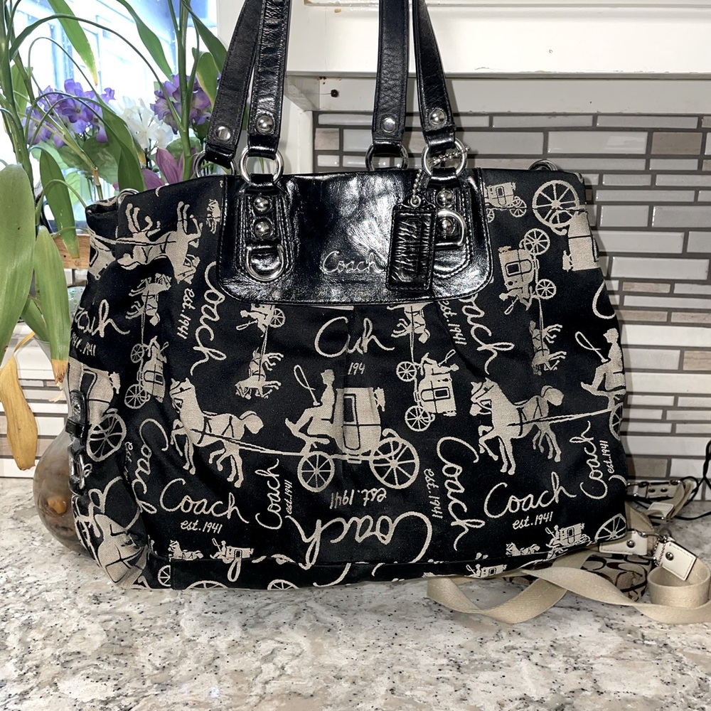Large coach bag with coach and carriage